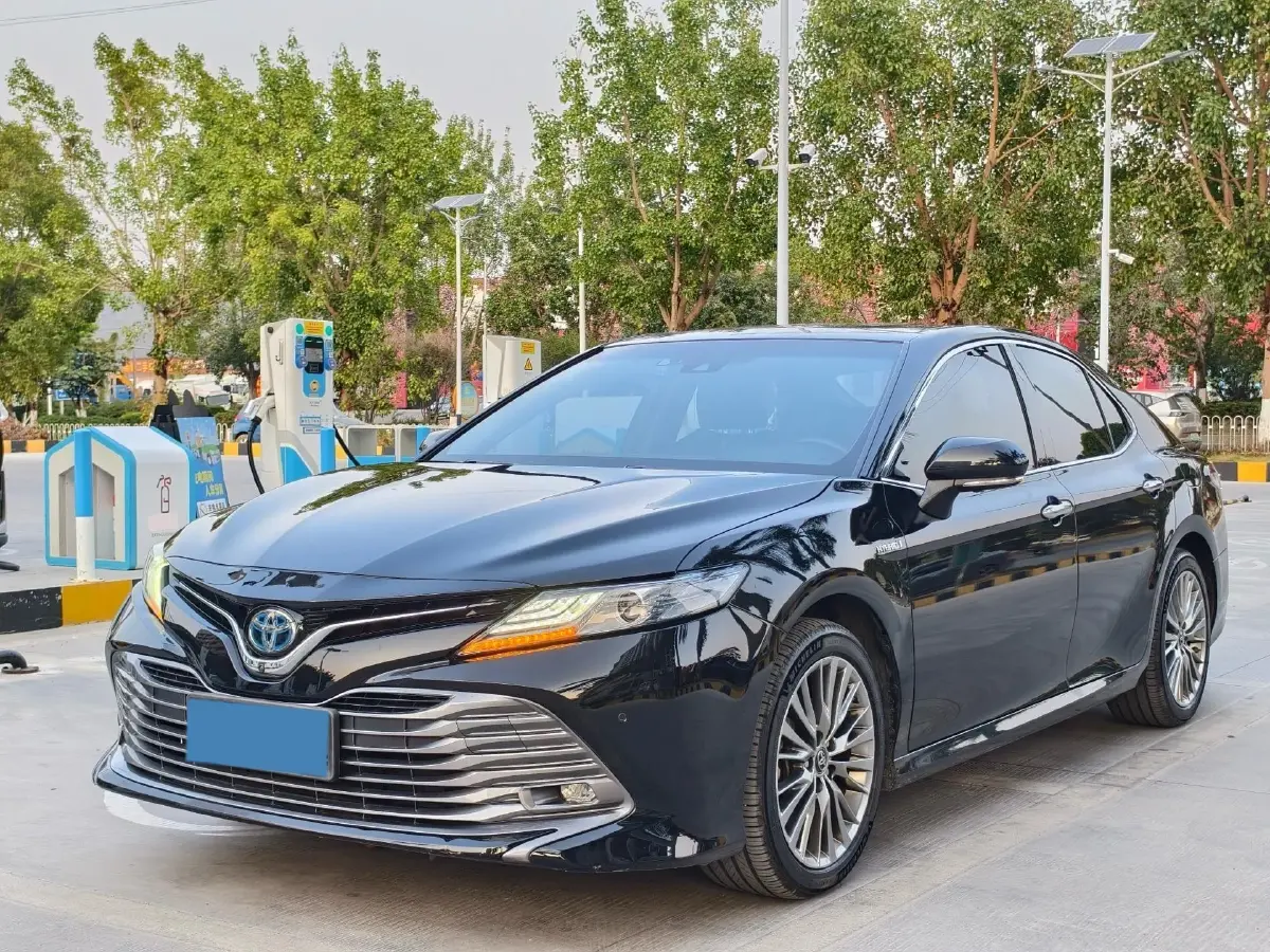 2019 Toyota Camry 2.5L 178HP L4 E-CVT Hybrid