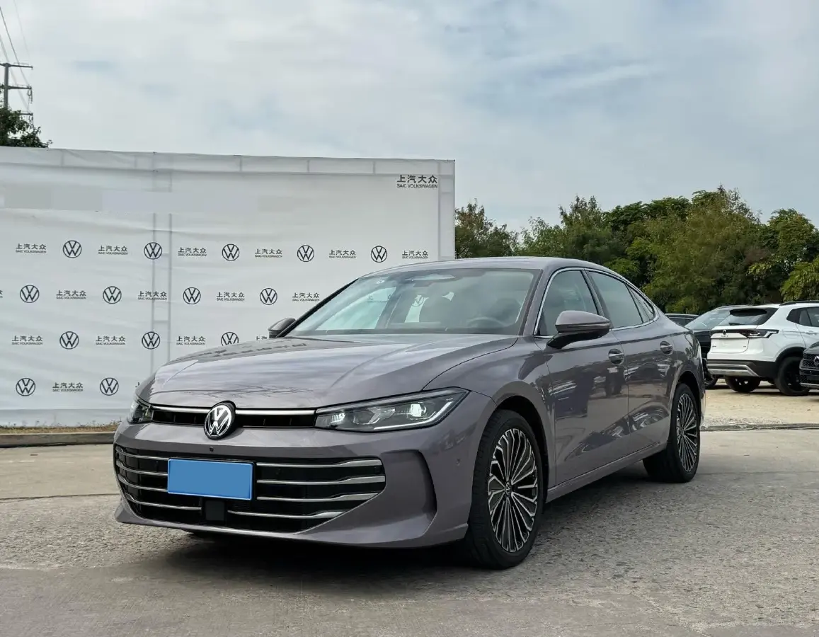 2025 Volkswagen Passat 2.0T 220HP L4 7DCT