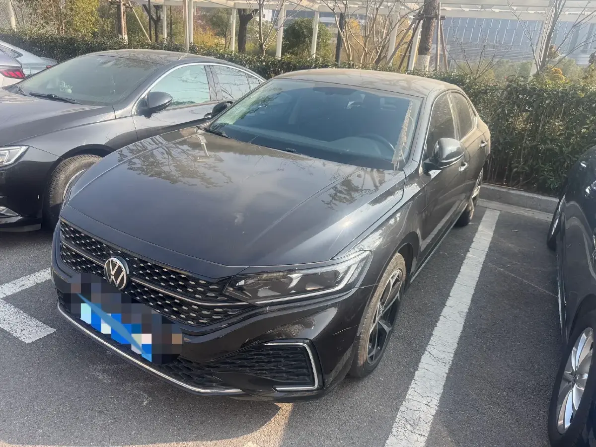 2023 Volkswagen Passat 2.0T 186HP L4 7DCT