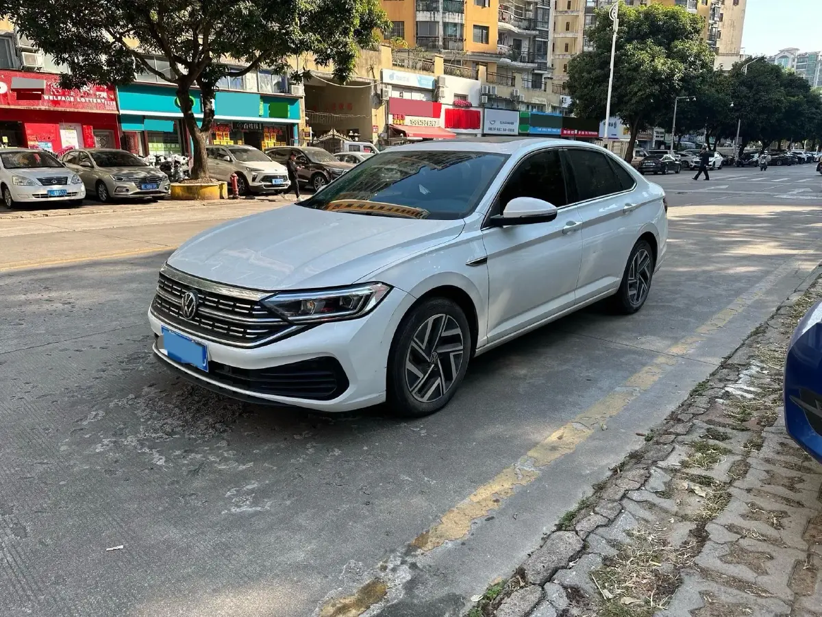 2023 Volkswagen Sagitar 1.5T 160HP L4 7DCT