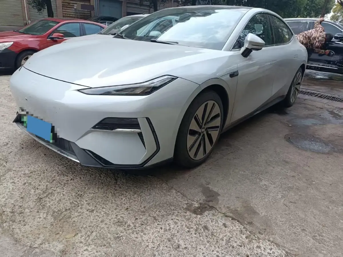2024 Geely Galaxy E8 BEV 76KWH