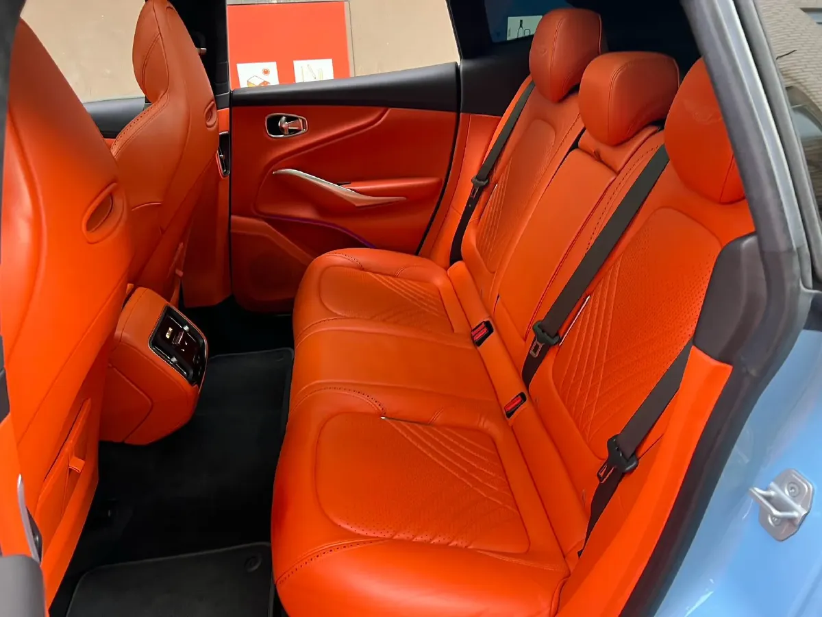 2021 Aston Martin DBX 4.0T 550HP V8 9AT,autocango,china used car exporter,china ev exporter,chinese used car exporter,chinese used ev exporter