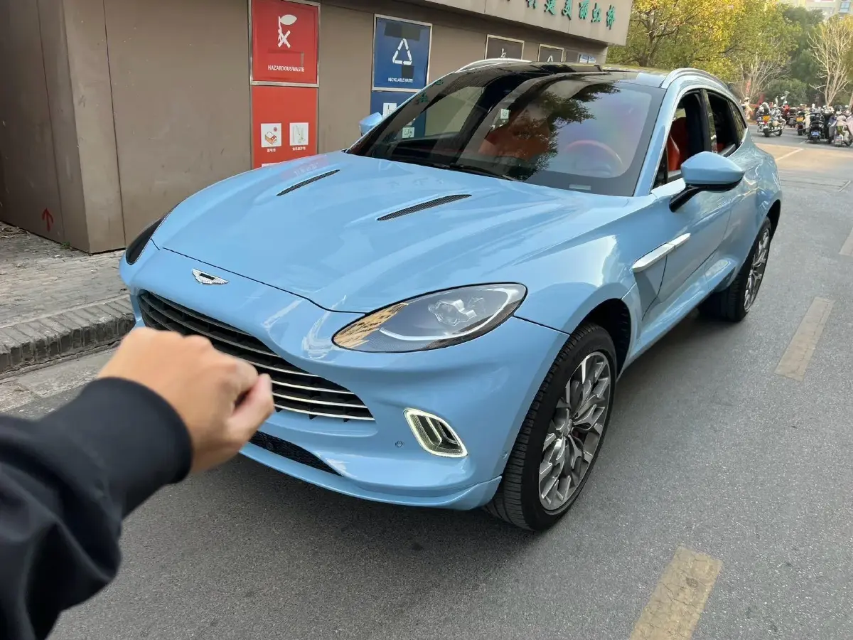 2021 Aston Martin DBX 4.0T 550HP V8 9AT