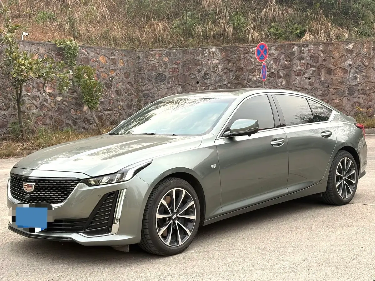 2023 Cadillac CT5 2.0T 237HP L4 10AT