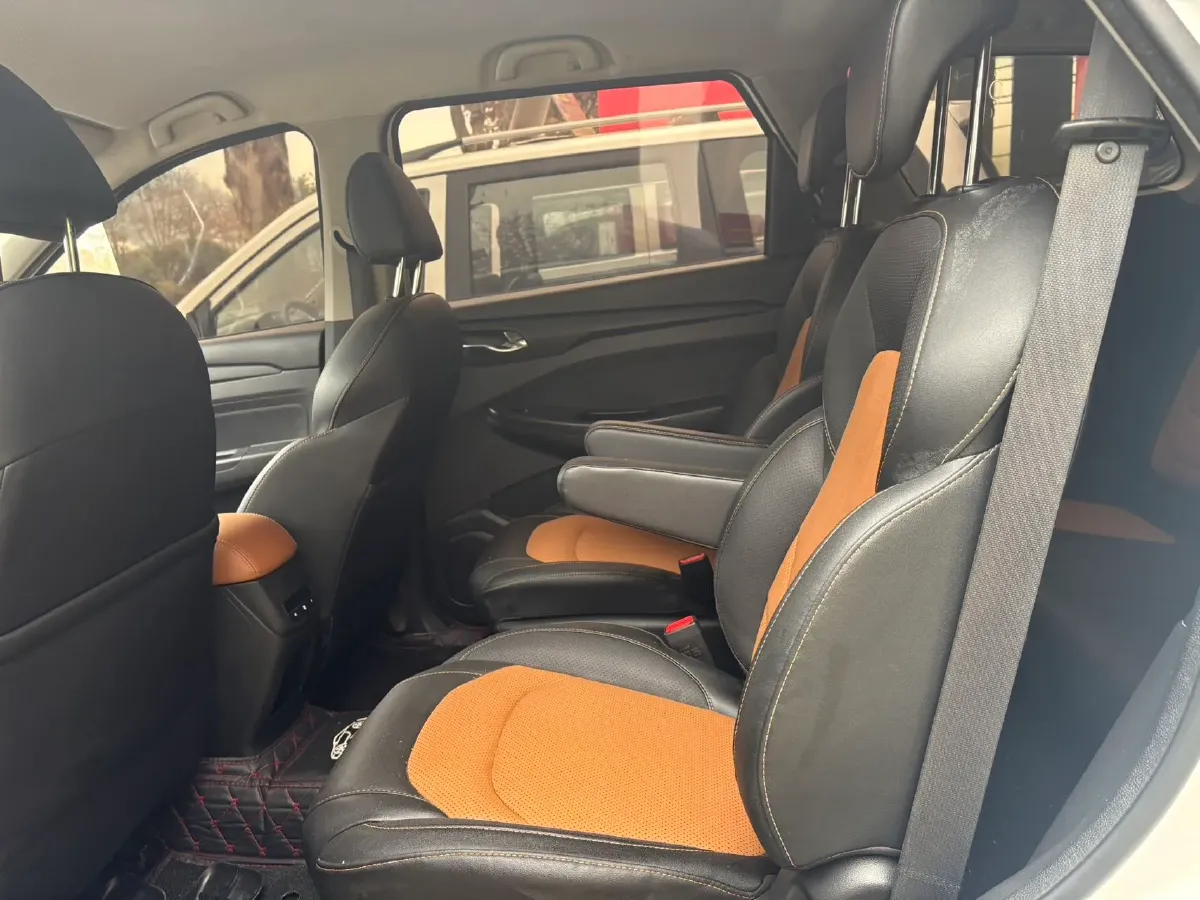 2019 Venucia M50V 1.5L 112HP L4 5MT,autocango,china used car exporter,china ev exporter,chinese used car exporter,chinese used ev exporter