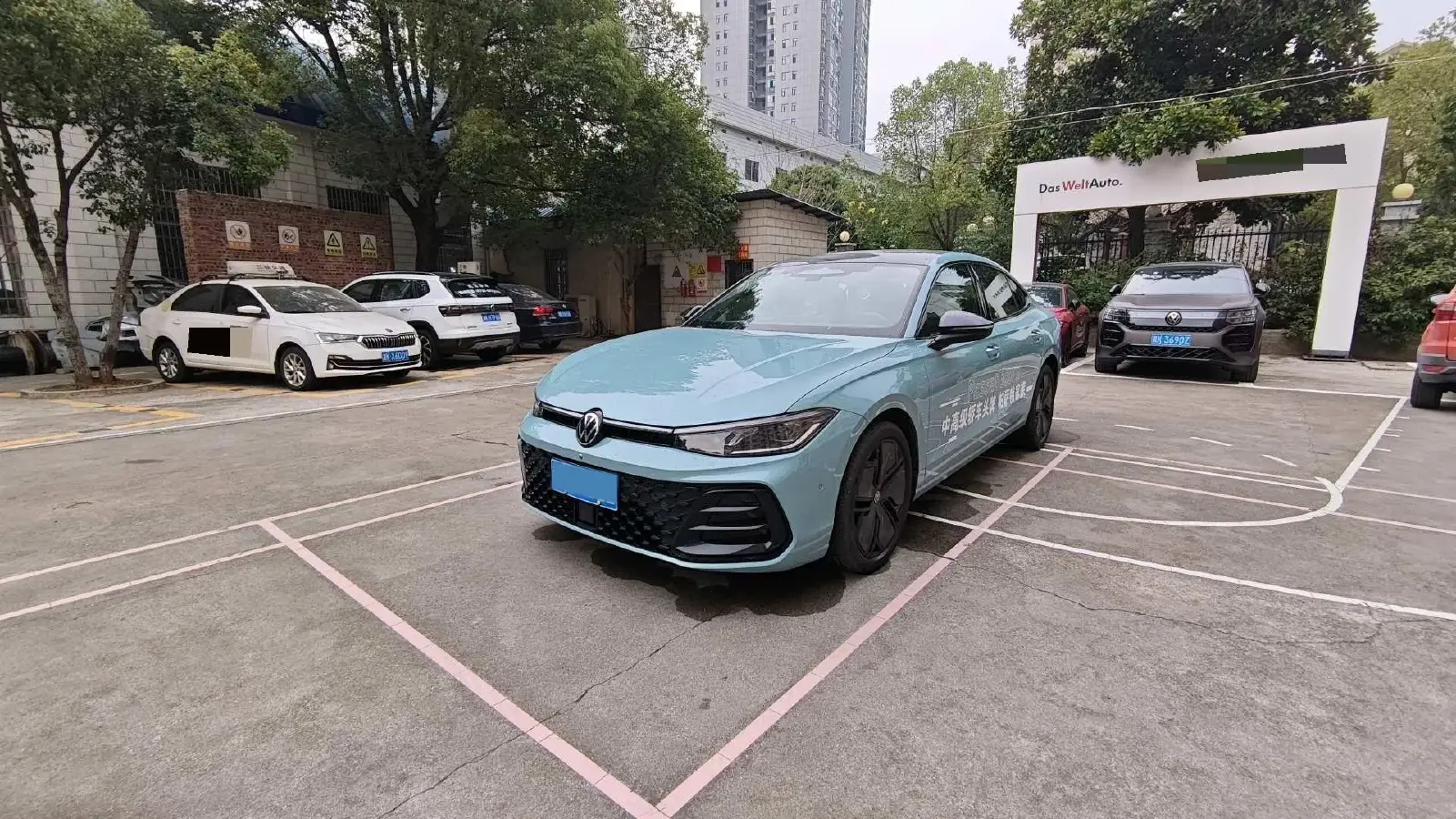 2025 Volkswagen Passat 2.0T 220HP L4 7DCT