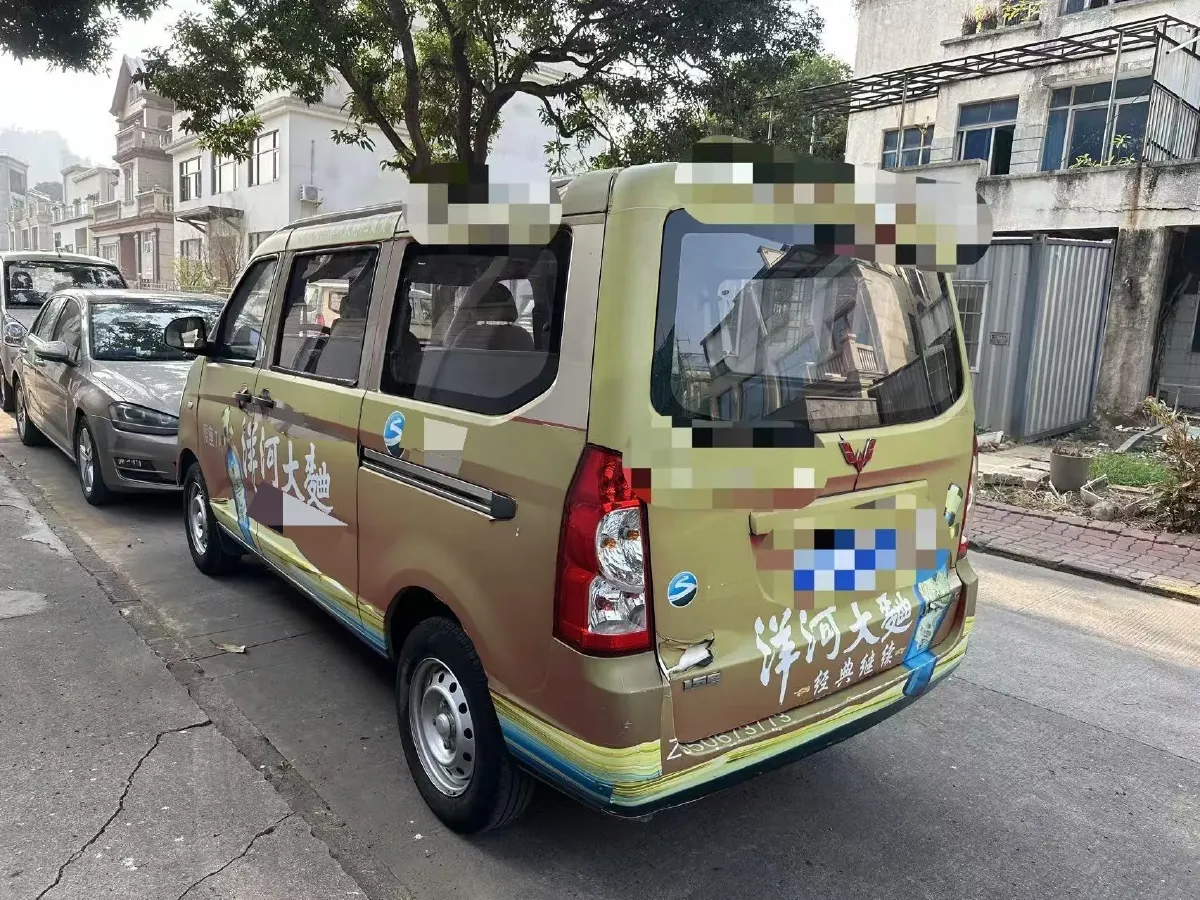 2023 WuLing RongGuang S 1.5L 102HP L4 5MT,autocango,china used car exporter,china ev exporter,chinese used car exporter,chinese used ev exporter