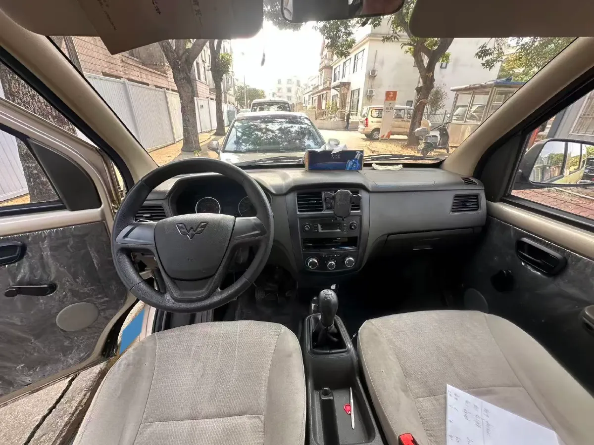 2023 WuLing RongGuang S 1.5L 102HP L4 5MT,autocango,china used car exporter,china ev exporter,chinese used car exporter,chinese used ev exporter