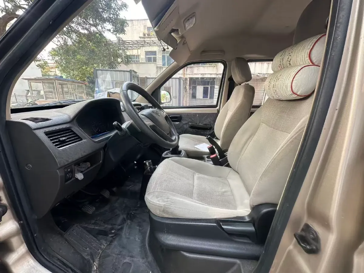 2023 WuLing RongGuang S 1.5L 102HP L4 5MT,autocango,china used car exporter,china ev exporter,chinese used car exporter,chinese used ev exporter