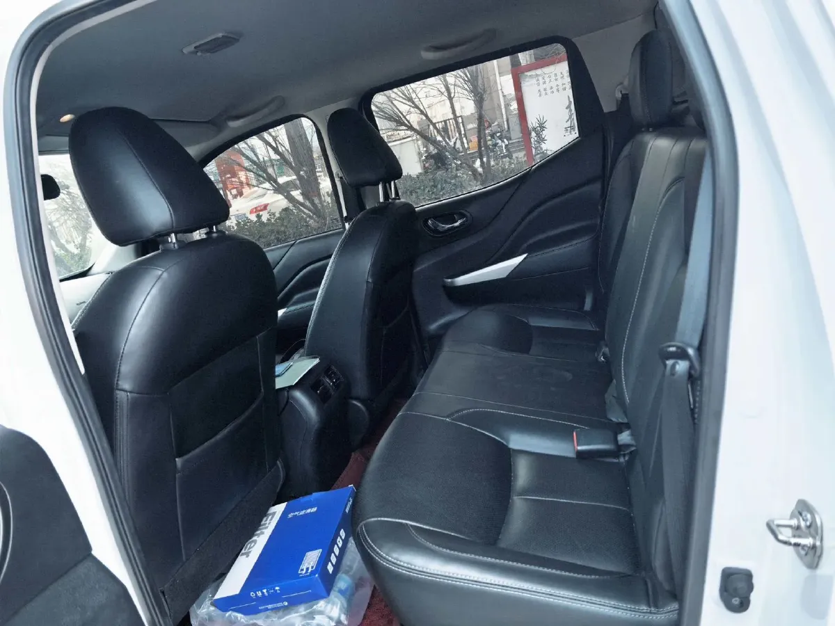 2021 Nissan Navara 2.5L 190HP L4 7AT,autocango,china used car exporter,china ev exporter,chinese used car exporter,chinese used ev exporter