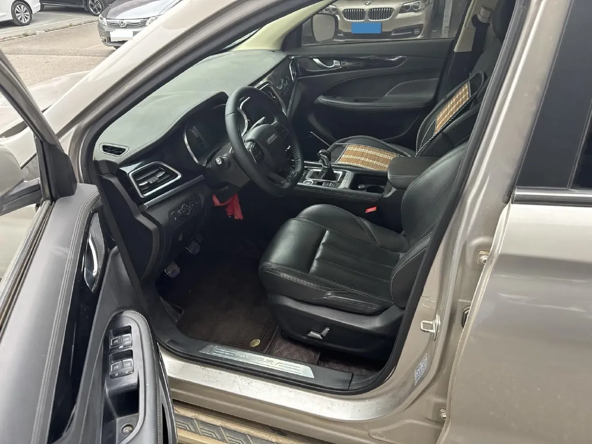 2019 Jetour X90 1.5T 147HP L4 6MT,autocango,china used car exporter,china ev exporter,chinese used car exporter,chinese used ev exporter