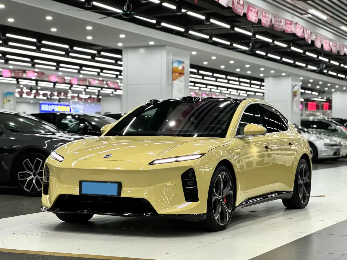 2025 NIO ET5 BEV