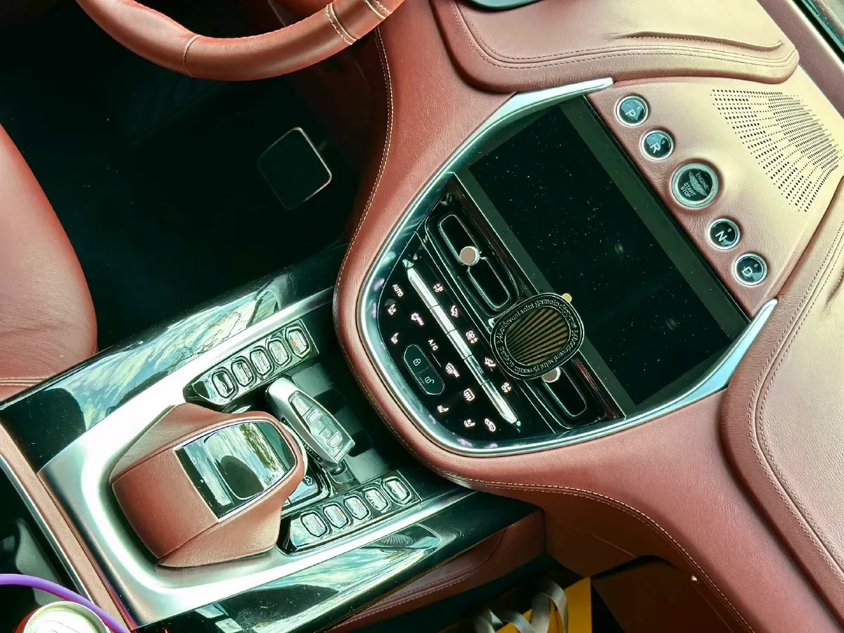 2020 Aston Martin DBX 4.0T 550HP V8 9AT,autocango,china used car exporter,china ev exporter,chinese used car exporter,chinese used ev exporter