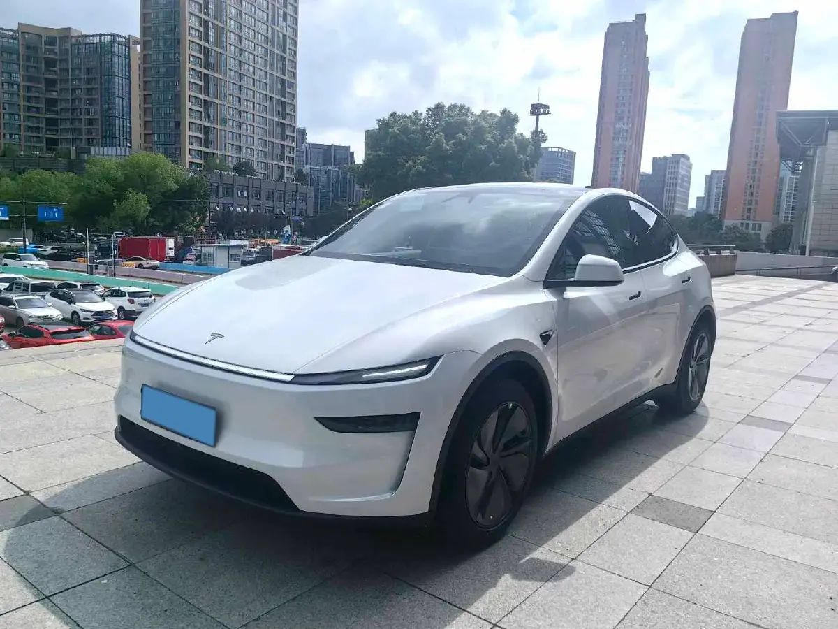 2026 Tesla Model Y BEV