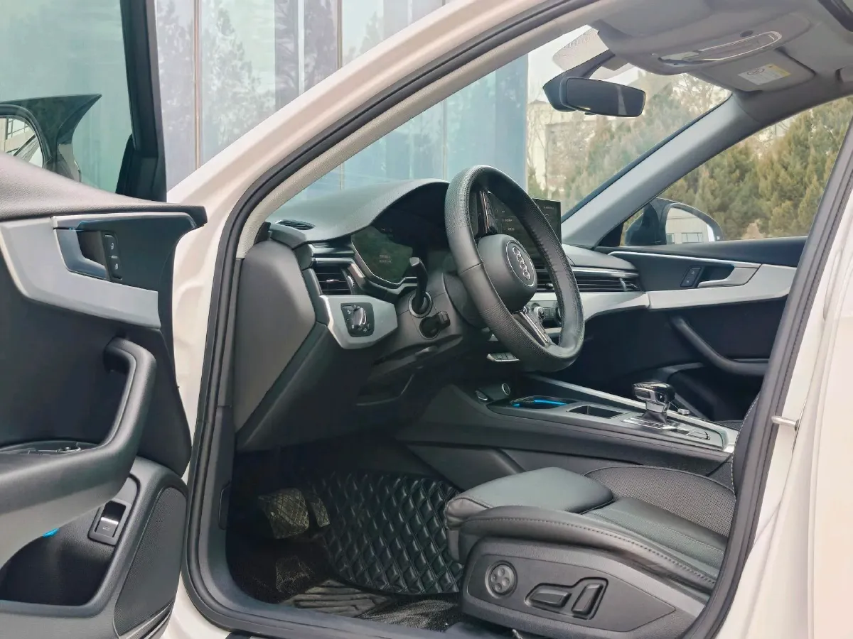 2020 Audi A4L 2.0T 190HP L4 7DCT,autocango,china used car exporter,china ev exporter,chinese used car exporter,chinese used ev exporter