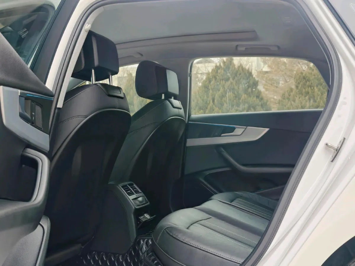 2020 Audi A4L 2.0T 190HP L4 7DCT,autocango,china used car exporter,china ev exporter,chinese used car exporter,chinese used ev exporter