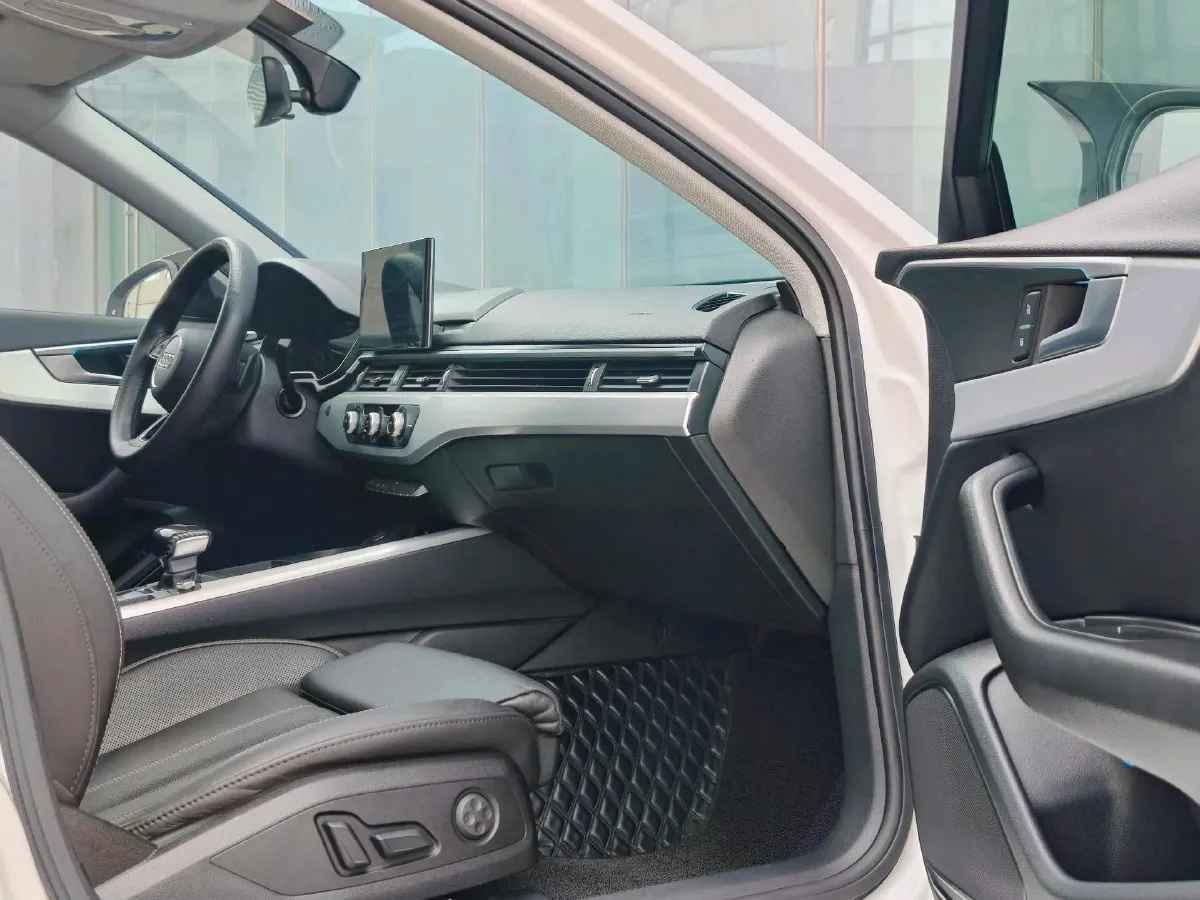 2020 Audi A4L 2.0T 190HP L4 7DCT,autocango,china used car exporter,china ev exporter,chinese used car exporter,chinese used ev exporter