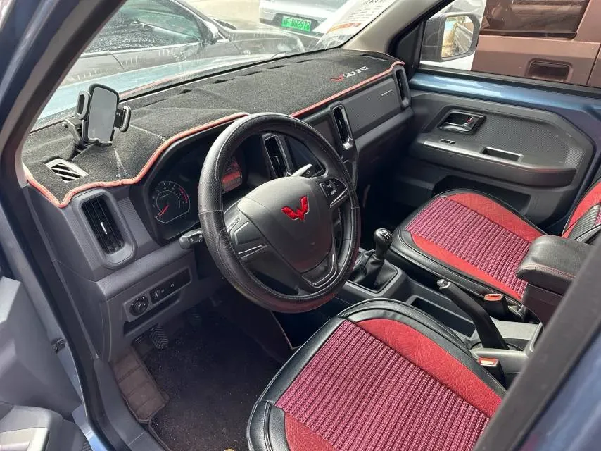 2021 WuLing ZhentTu 1.5L 99HP L4 5MT,autocango,china used car exporter,china ev exporter,chinese used car exporter,chinese used ev exporter