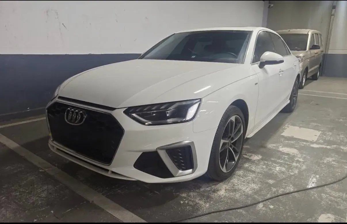 2022 Audi A4L 2.0T 190HP L4 7DCT