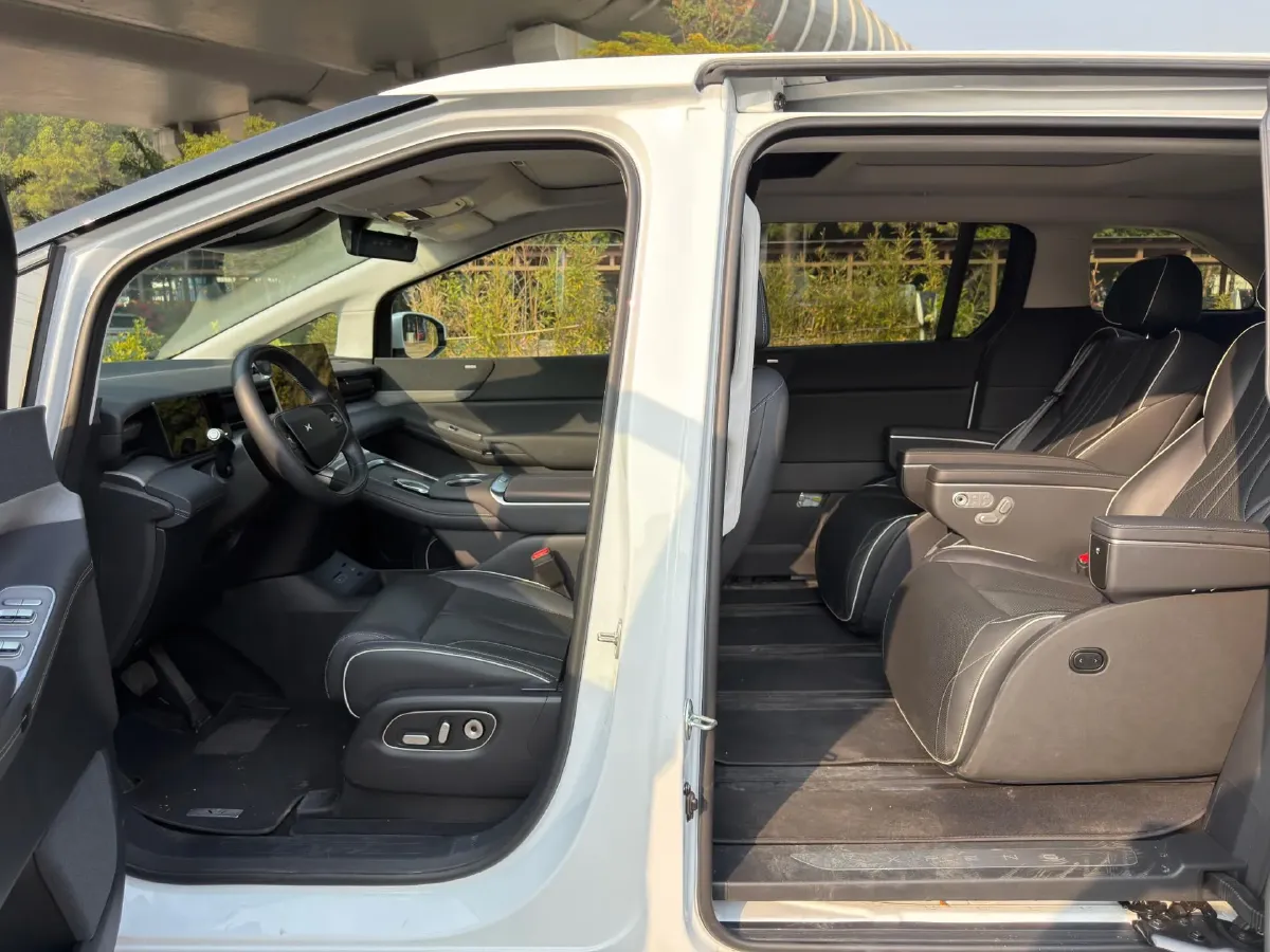 2024 Xpeng X9 BEV 101.5KWH,autocango,china used car exporter,china ev exporter,chinese used car exporter,chinese used ev exporter