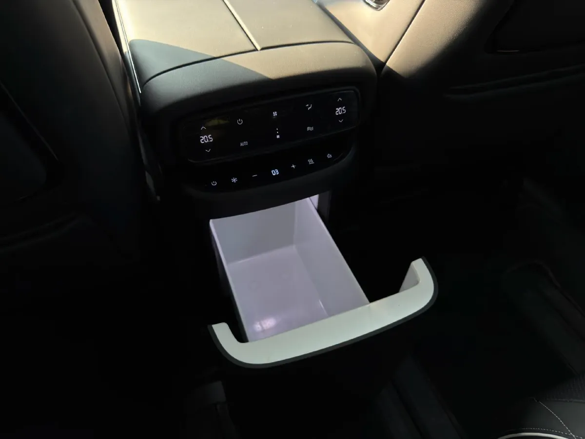 2024 Xpeng X9 BEV 101.5KWH,autocango,china used car exporter,china ev exporter,chinese used car exporter,chinese used ev exporter