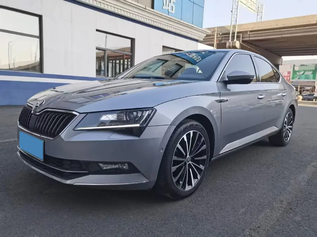 2019 Skoda Superb 2.0T 186HP L4 7DCT