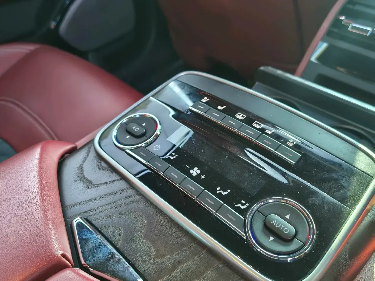 2022 Maserati Quattroporte 3.0T 350HP V6 8AT,autocango,china used car exporter,china ev exporter,chinese used car exporter,chinese used ev exporter