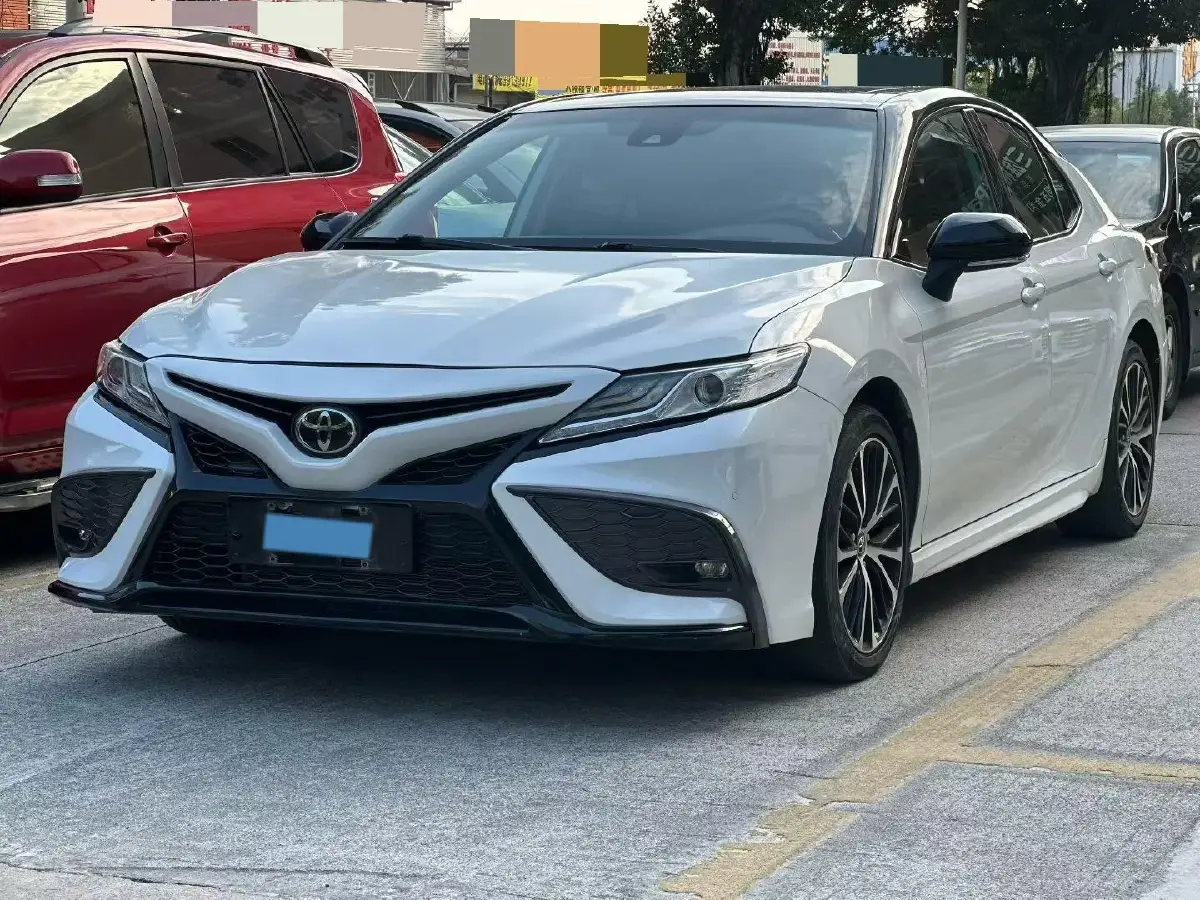 2019 Toyota Camry 2.5L 209HP L4 8AT