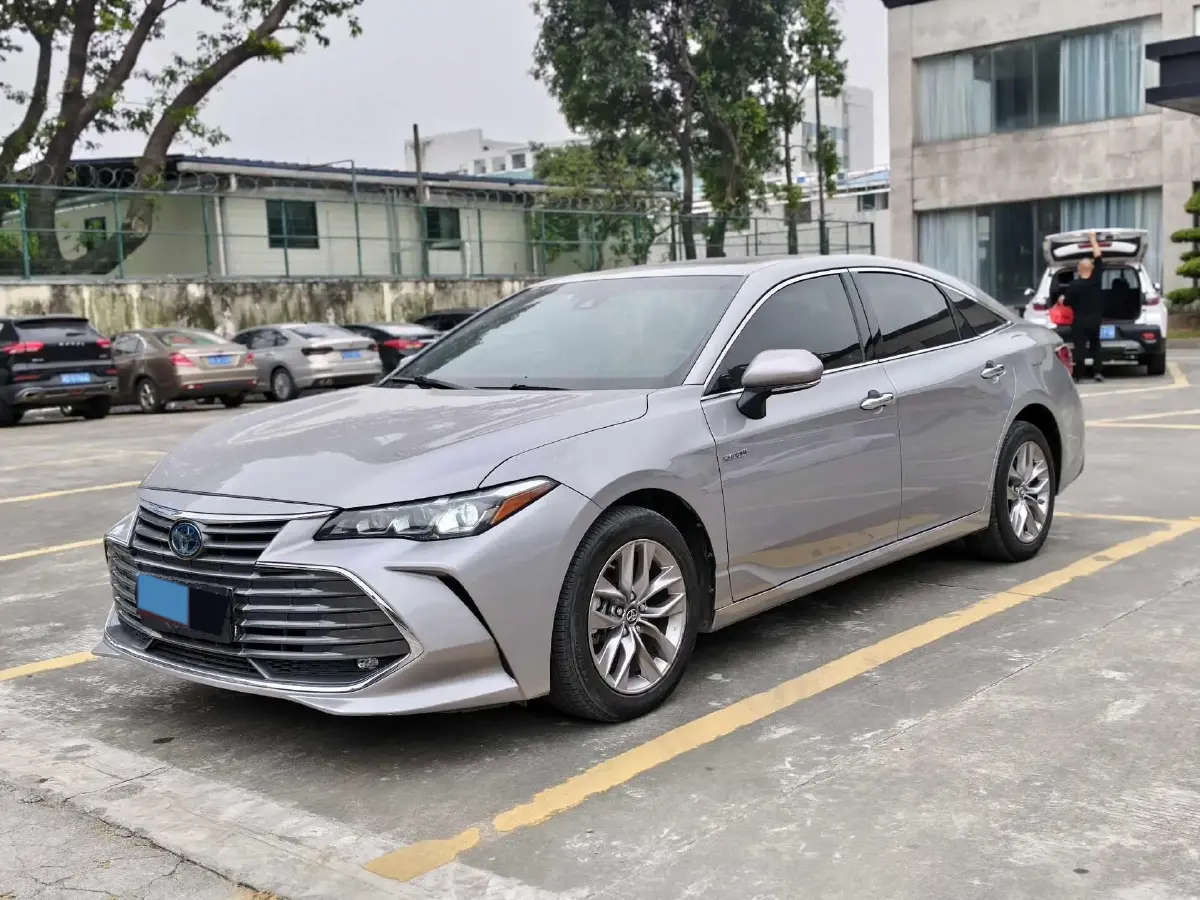 2019 Toyota Avalon 2.5L 178HP L4 E-CVT Hybrid