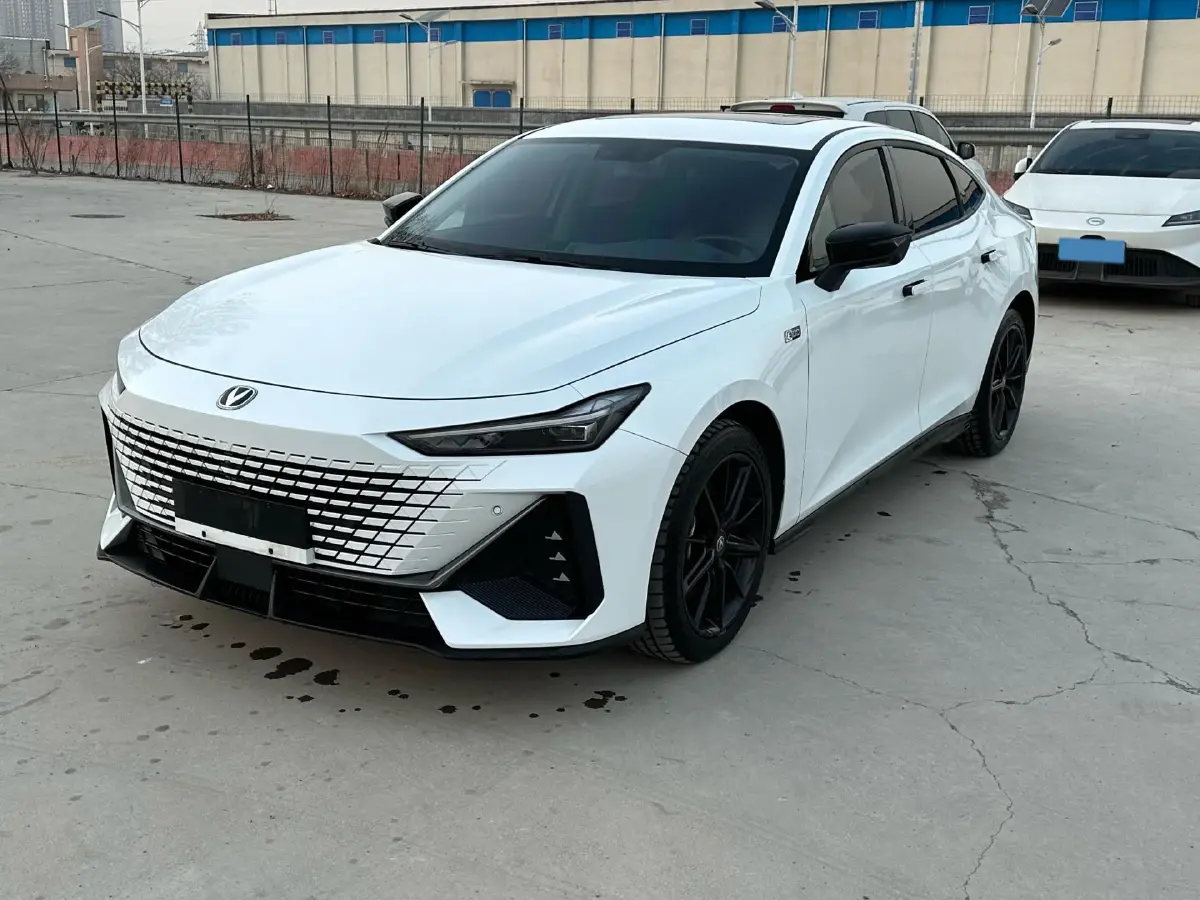 2023 ChangAn UNI-V iDD 1.5T 170HP L4 6TCT PHEV 18.4KWH
