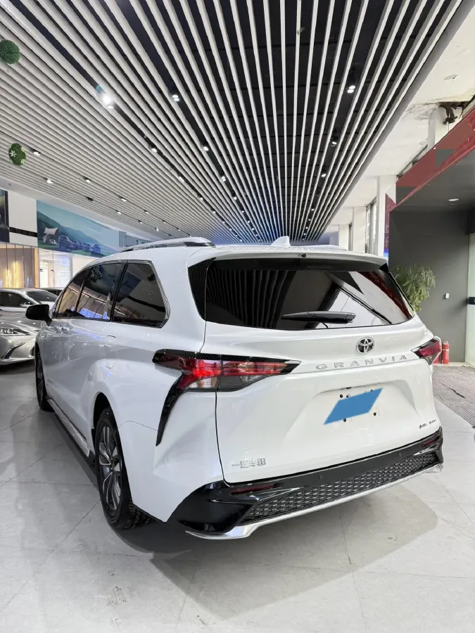 2026 Toyota Granvia 2.5L 189HP L4 E-CVT Hybrid,autocango,china used car exporter,china ev exporter,chinese used car exporter,chinese used ev exporter