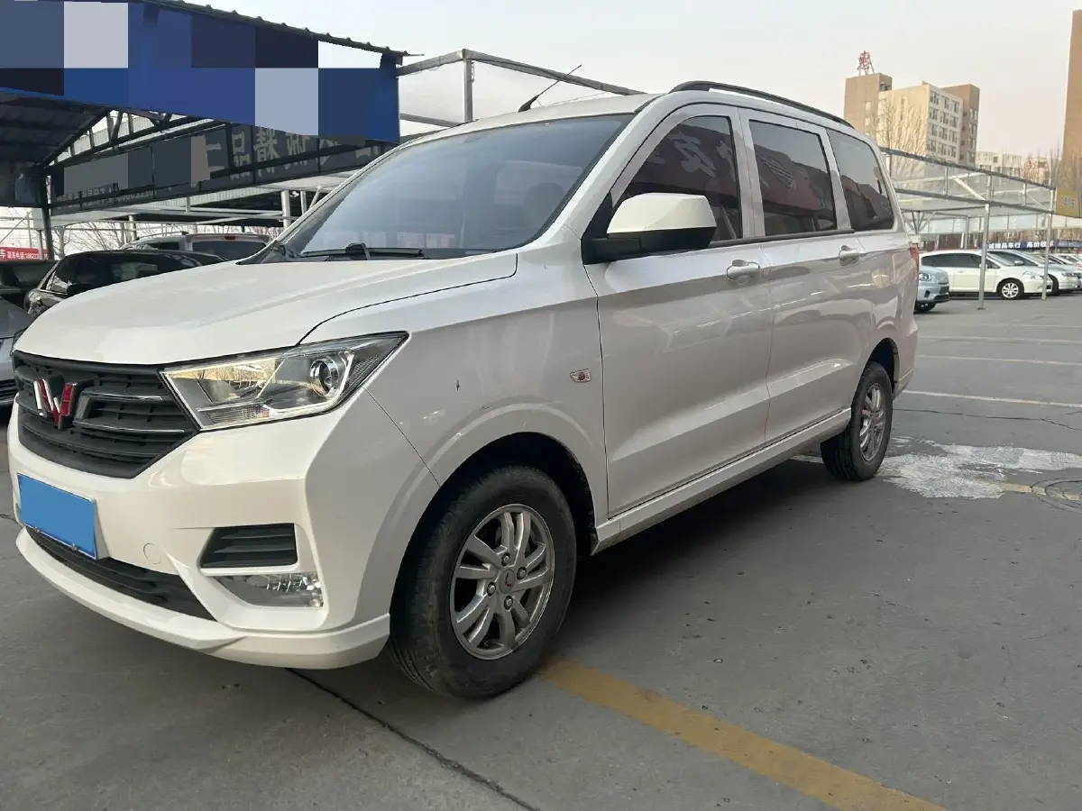 2021 WuLing RongGuang New Truck 1.5L 99HP L4 5MT