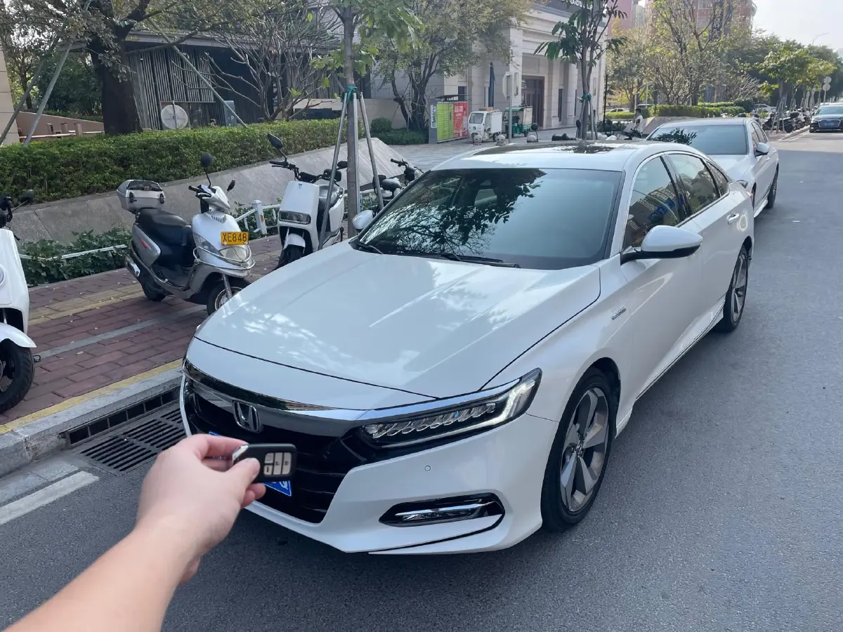2021 Honda Accord 2.0L 146HP L4 E-CVT Hybrid