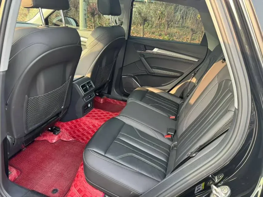 2022 Audi Q5L 2.0T 190HP L4 7DCT,autocango,china used car exporter,china ev exporter,chinese used car exporter,chinese used ev exporter