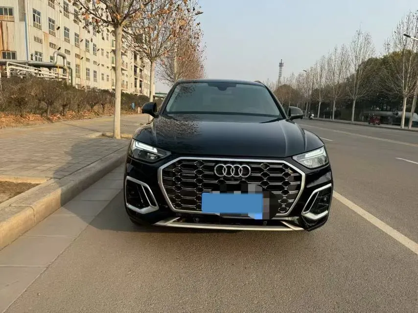 2022 Audi Q5L 2.0T 190HP L4 7DCT,autocango,china used car exporter,china ev exporter,chinese used car exporter,chinese used ev exporter