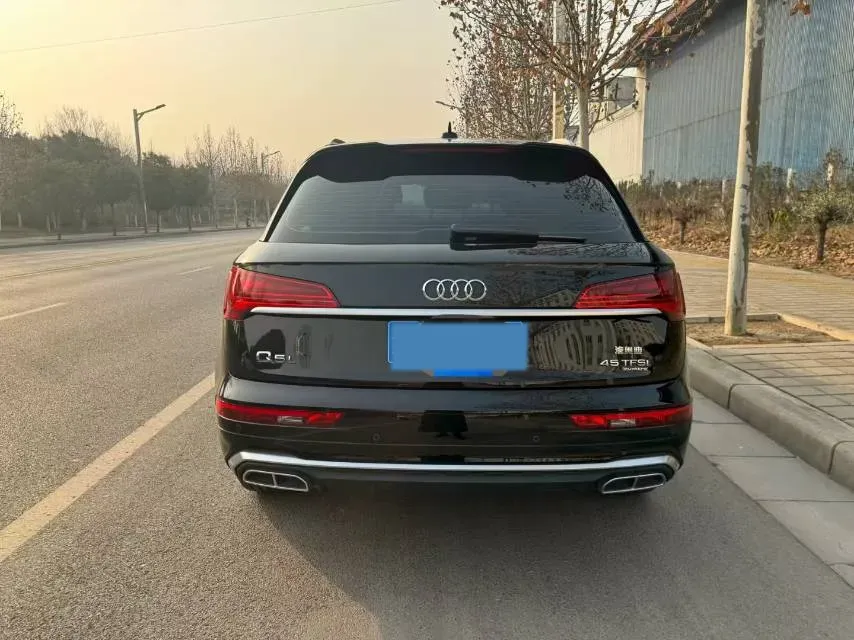 2022 Audi Q5L 2.0T 190HP L4 7DCT,autocango,china used car exporter,china ev exporter,chinese used car exporter,chinese used ev exporter