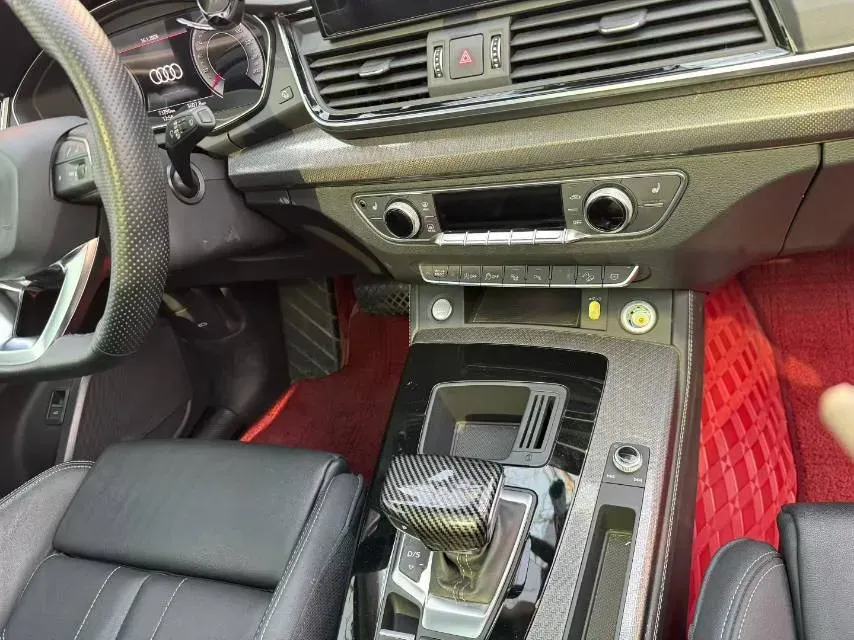 2022 Audi Q5L 2.0T 190HP L4 7DCT,autocango,china used car exporter,china ev exporter,chinese used car exporter,chinese used ev exporter