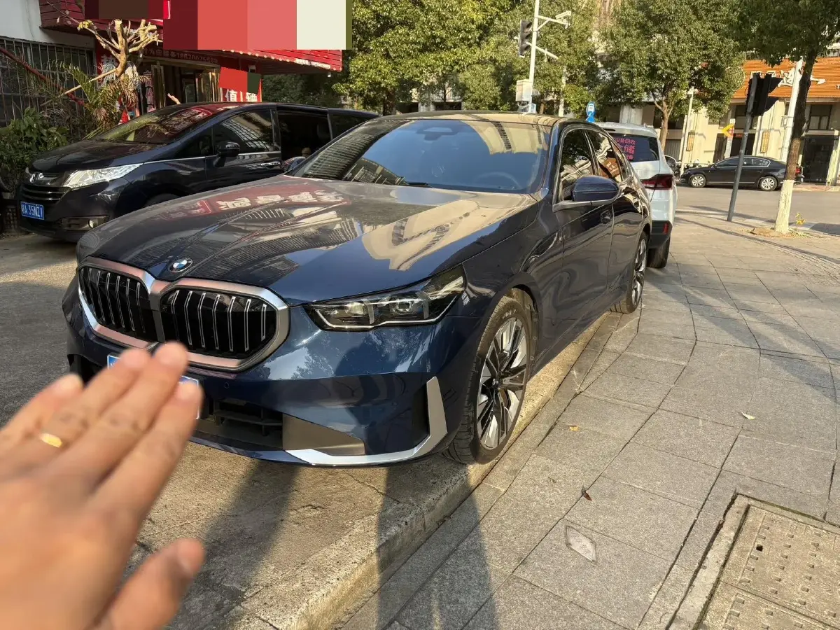 2024 BMW 5 Series 2.0T 258HP L4 8AT