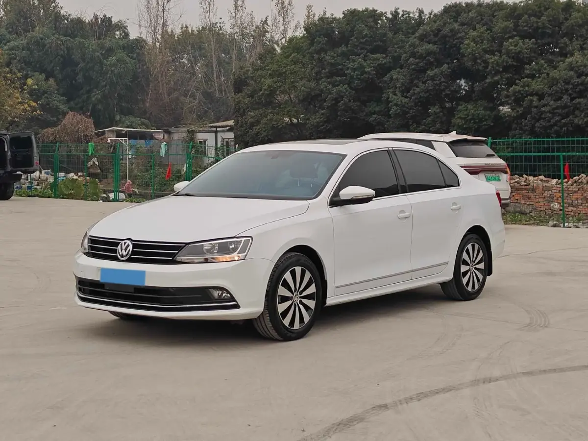 2018 Volkswagen Sagitar 1.2T 110HP L4 7DCT