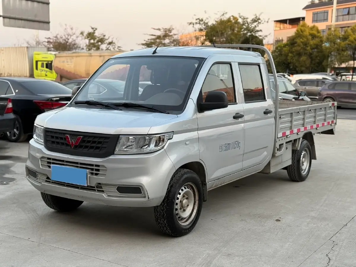 2021 WuLing RongGuang New Truck 1.5L 99HP L4 5MT