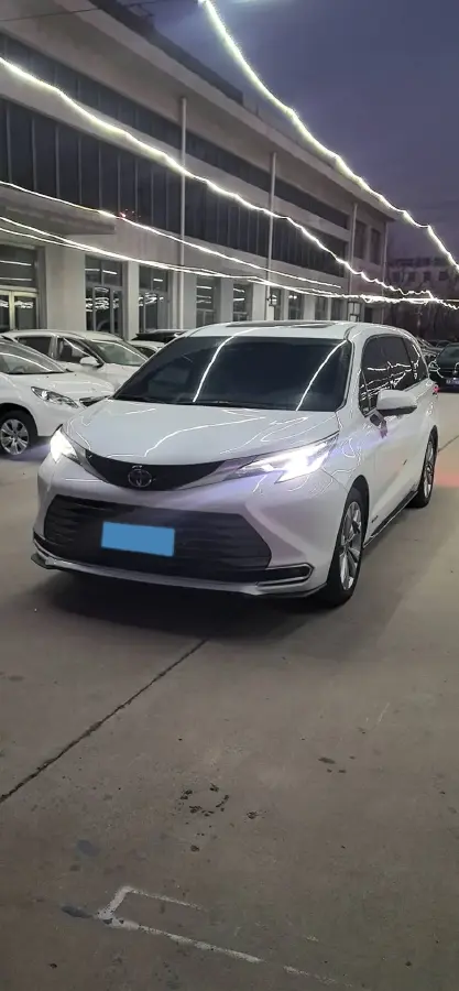 2021 Toyota Sienna 2.5L 192HP L4 E-CVT Hybrid