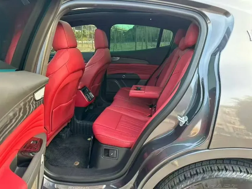 2023 Maserati Grecale 2.0T 300HP L4 8AT,autocango,china used car exporter,china ev exporter,chinese used car exporter,chinese used ev exporter