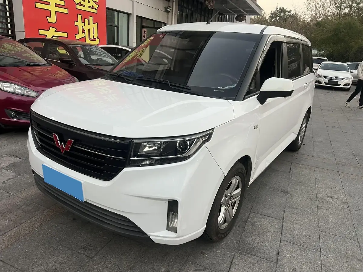 2019 WuLing HongGuang Plus 1.5T 147HP L4 6MT