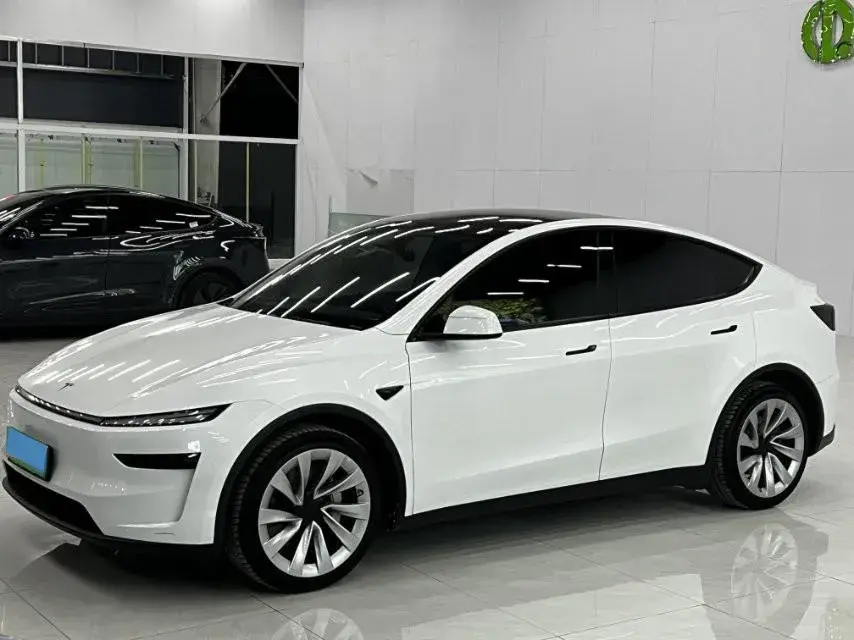 2025 Tesla Model Y BEV