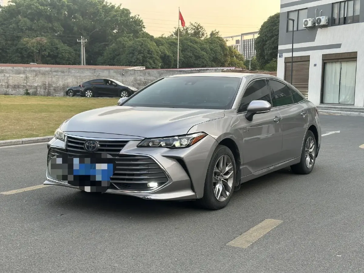 2019 Toyota Avalon 2.5L 178HP L4 E-CVT Hybrid