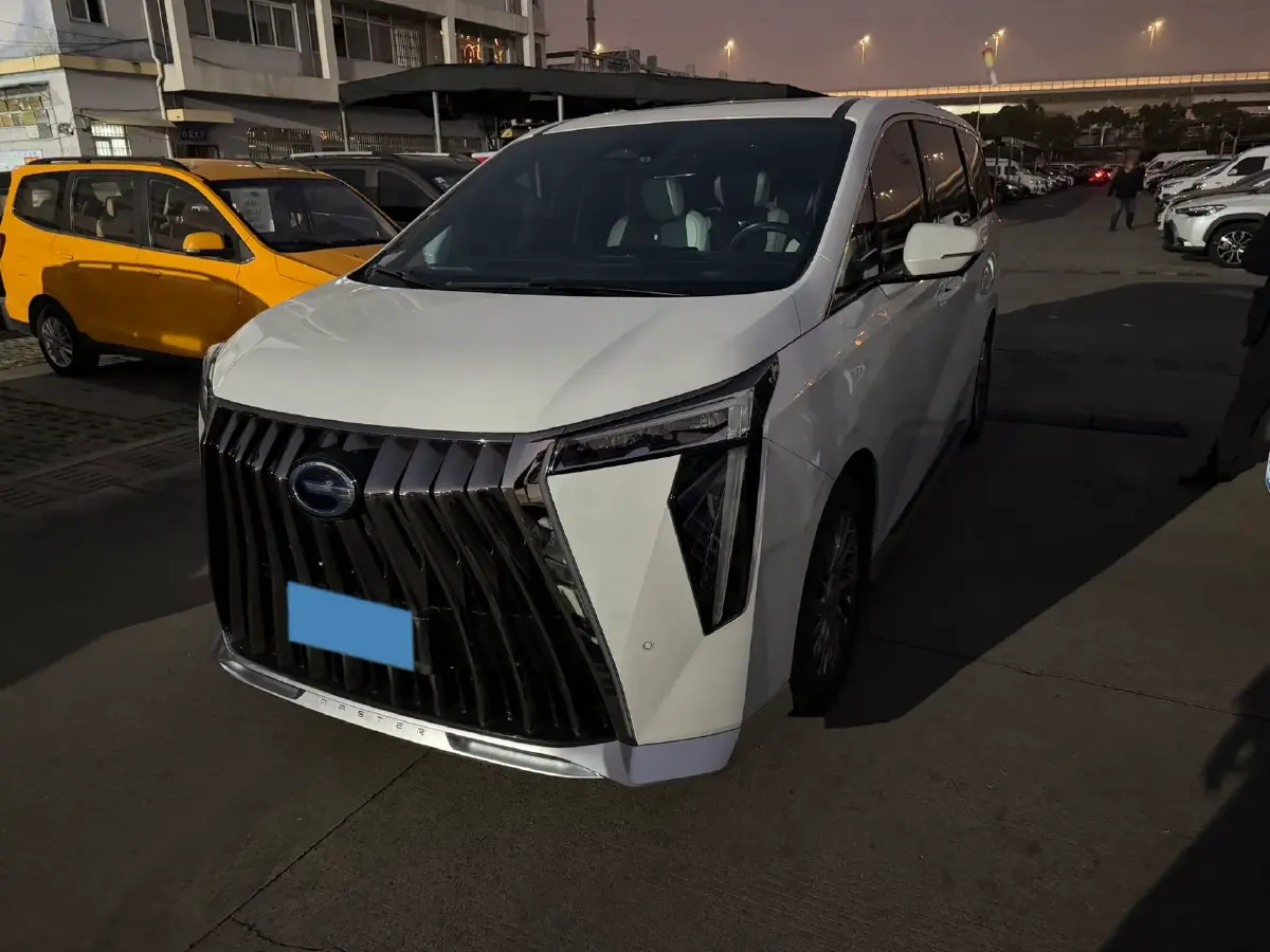 2023 GAC Trumpchi M8 2.0T 190HP L4 E-CVT Hybrid