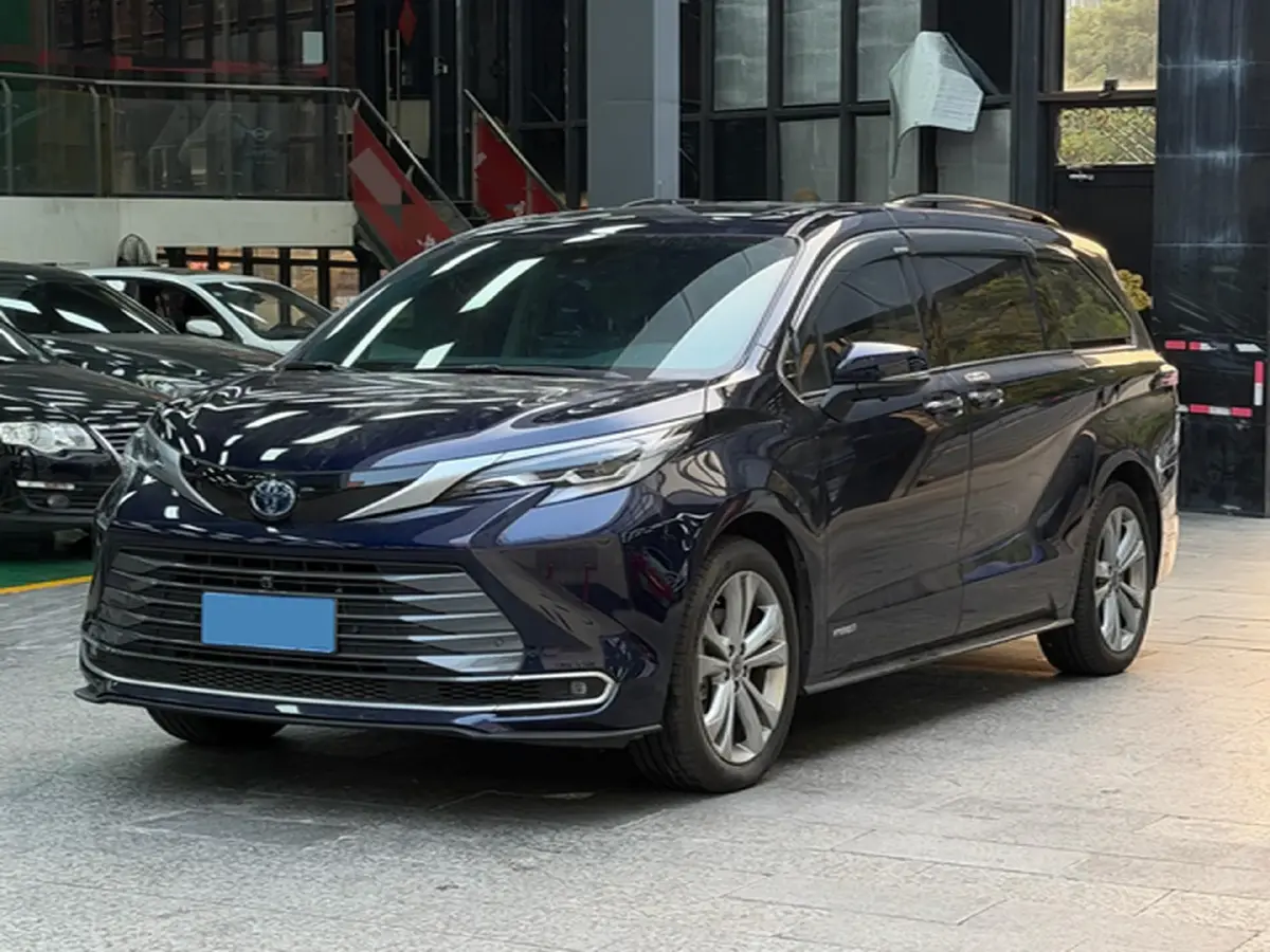 2023 Toyota Sienna 2.5L 189HP L4 E-CVT Hybrid