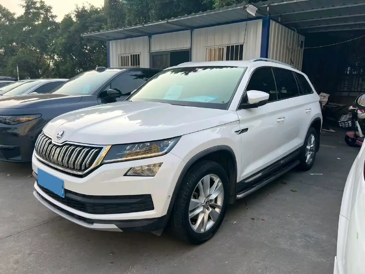 2019 Skoda Superb 2.0T 220HP L4 7DCT