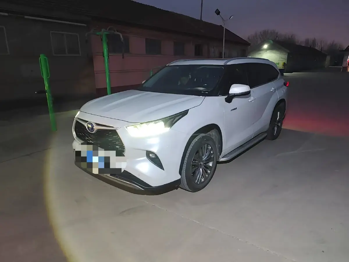 2023 Toyota Highlander 2.5L 189HP L4 E-CVT Hybrid