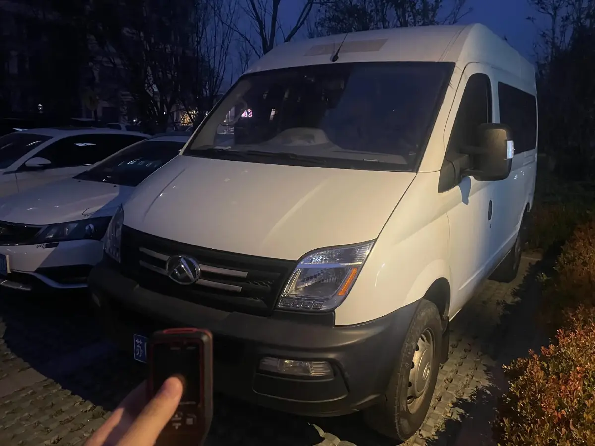 2020 MAXUS XinTu V80 2.5T 136HP L4 6MT